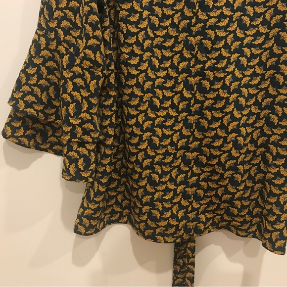 Suzanne Betro Bell Sleeve, Tie Front Top (1X) - Picture 10 of 10